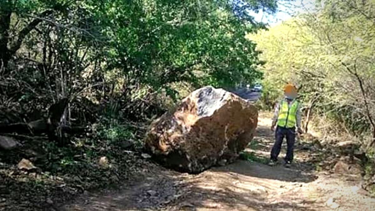 8-tonne rock tumbles down from construction site in Tamarin