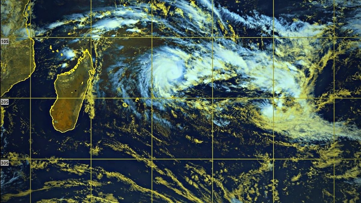 Cyclone warning class 1 in force in Mauritius