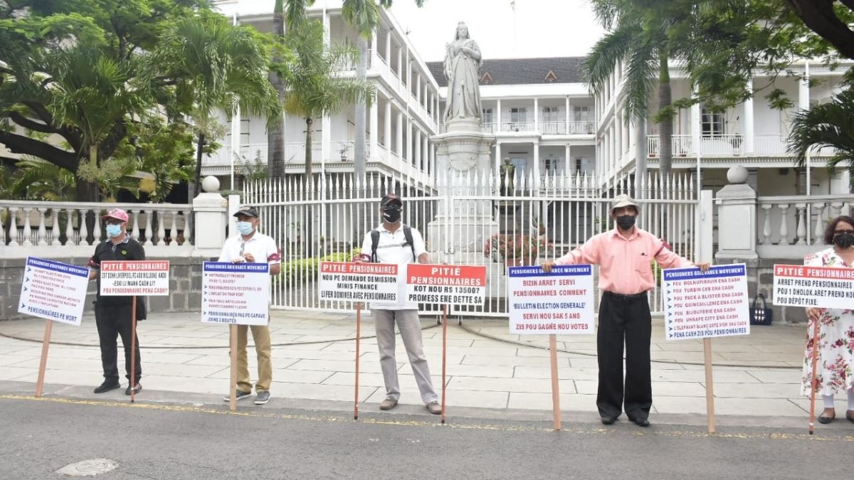 Seniors protest to remind Government of promise to increase pension