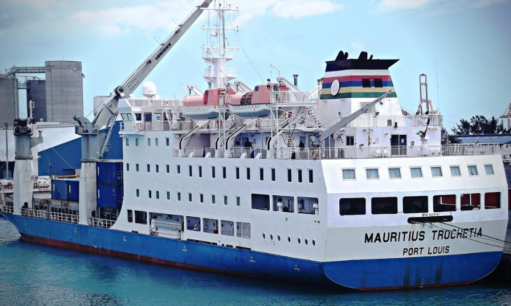 Cargo vessel reaches Rodrigues with food and fuel