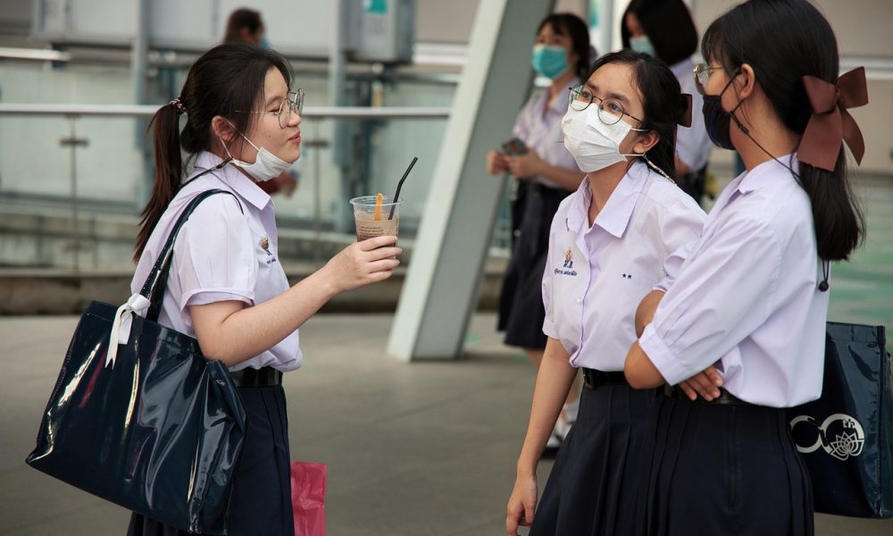 Health experts, rectors call to close schools amid COVID-19 surge