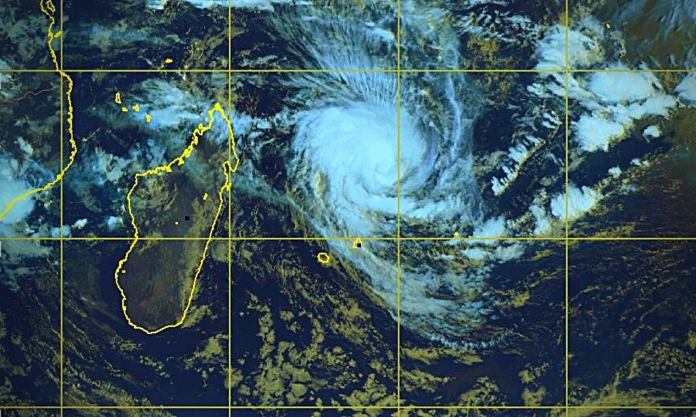 Mauritius issues Class 2 warning over tropical cyclone Emnati