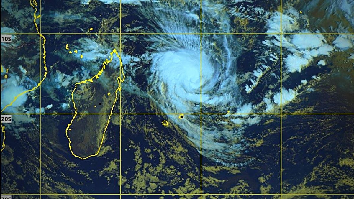 Mauritius issues Class 2 warning over tropical cyclone Emnati