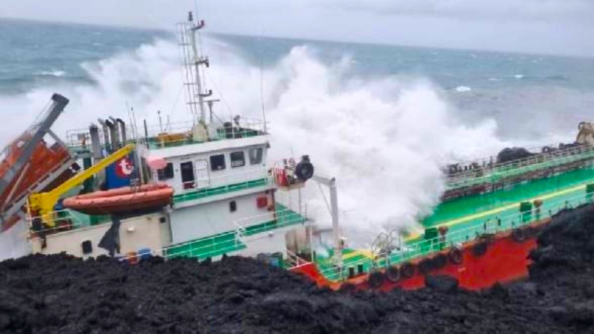 Crew of Mauritian oil tanker rescued off coast Reunion Island