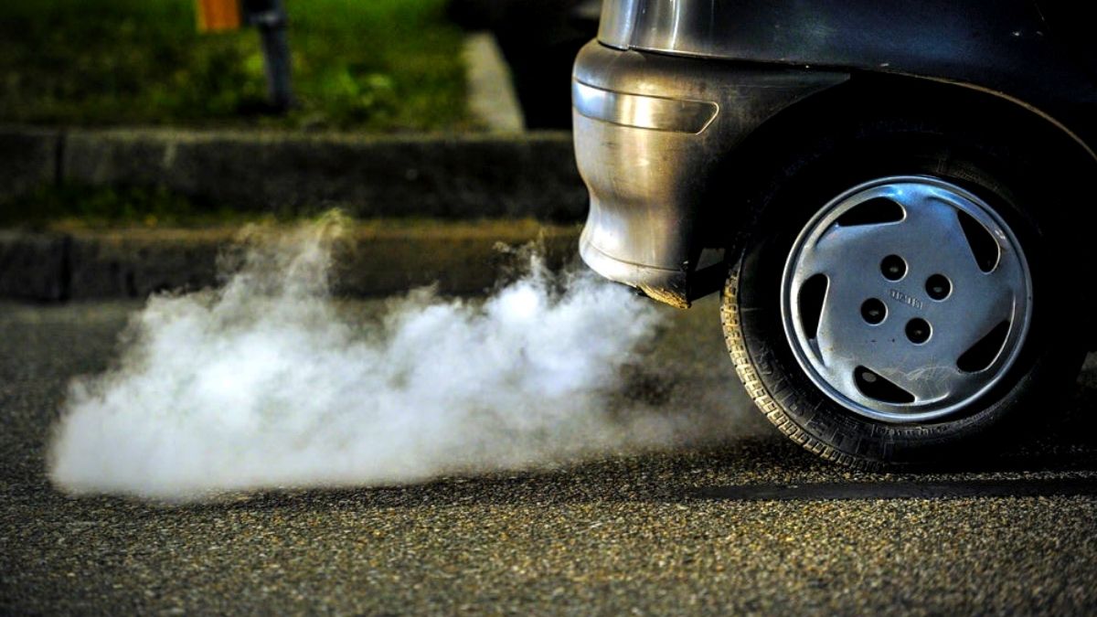 Heavy penalties for smoke emitting vehicles