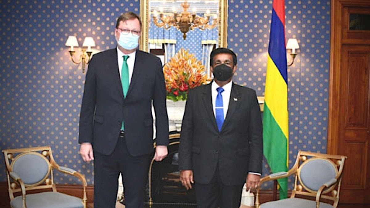 New envoy of Czech Republic presents his credentials to the President