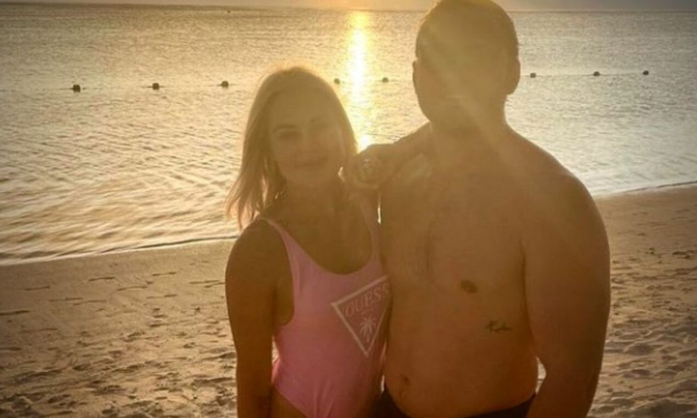 Afrikaans singer and hubby's quick Mauritian getaway