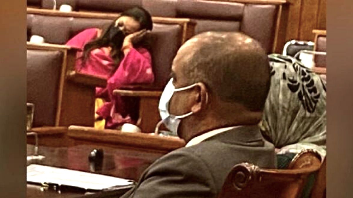Photo of Mauritian Minister taking a nap during parliamentary works goes viral