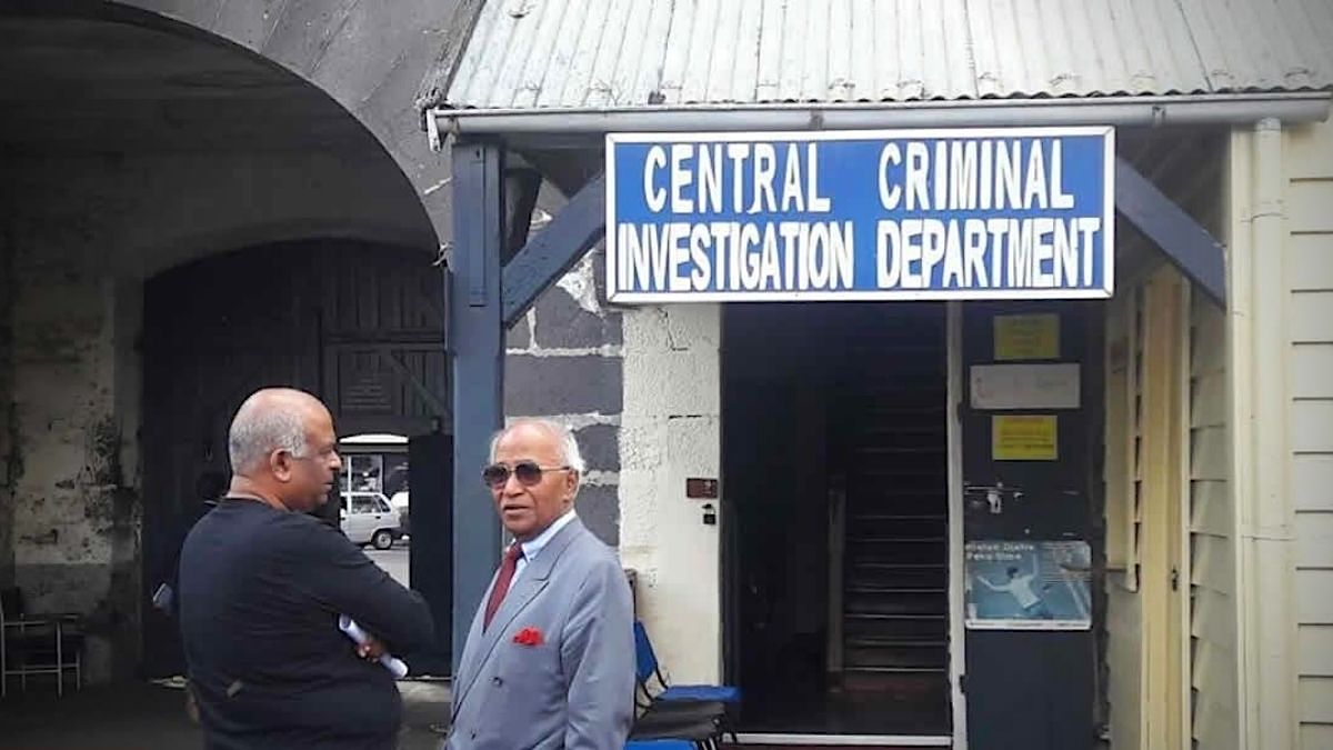 Ex-Central Bank Governor sues Mauritius government and senior cops￼