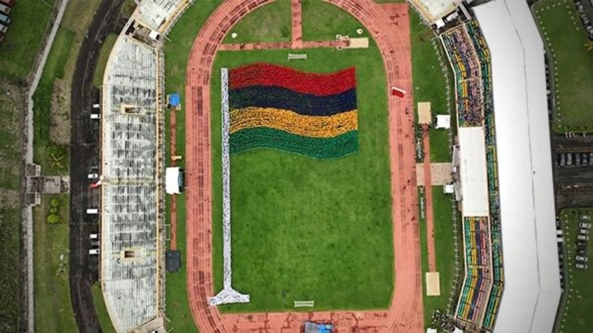 Mauritius sets World Record for 'largest human image of a waving national flag'