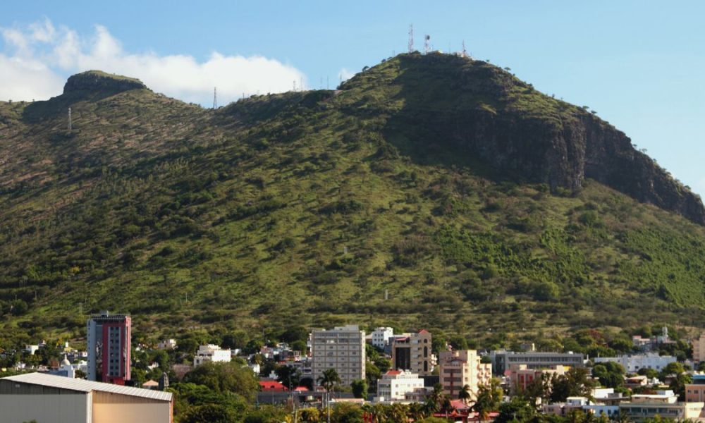 Two Chinese Diplomats Attacked and Robbed on Signal Mountain