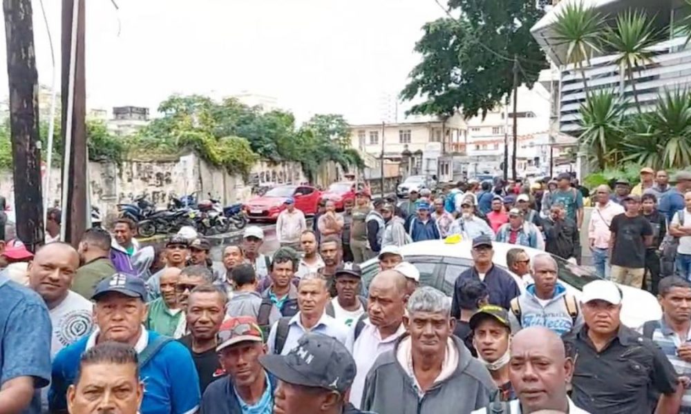 Hundreds Protest to Demand Compensation Amid Liquidation Appeal