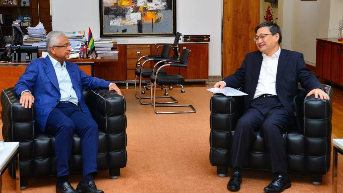 Chinese Envoy Meets Prime Minister Pravind Jugnauth