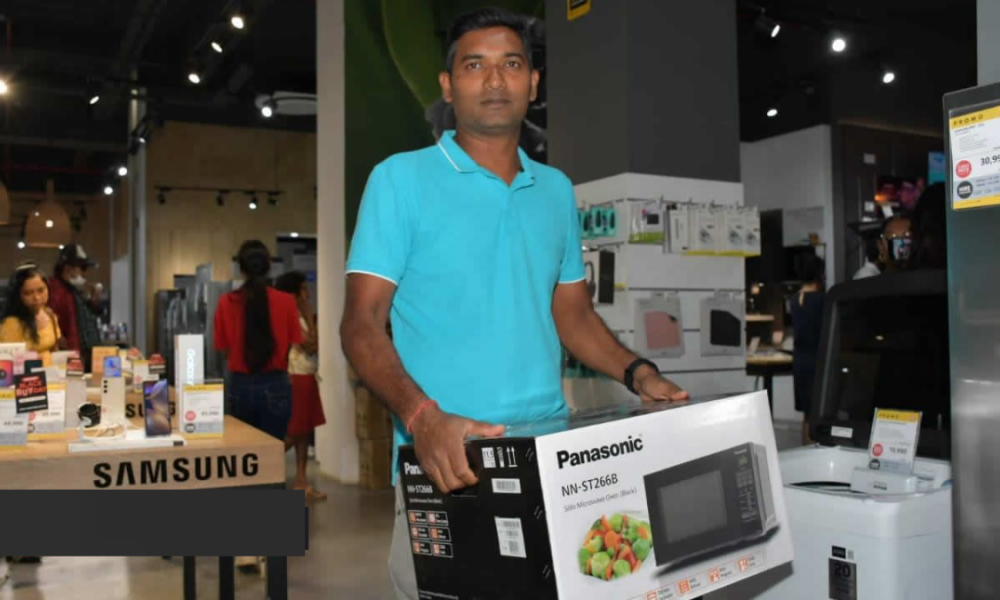 Black Friday Deals Draw Crowds