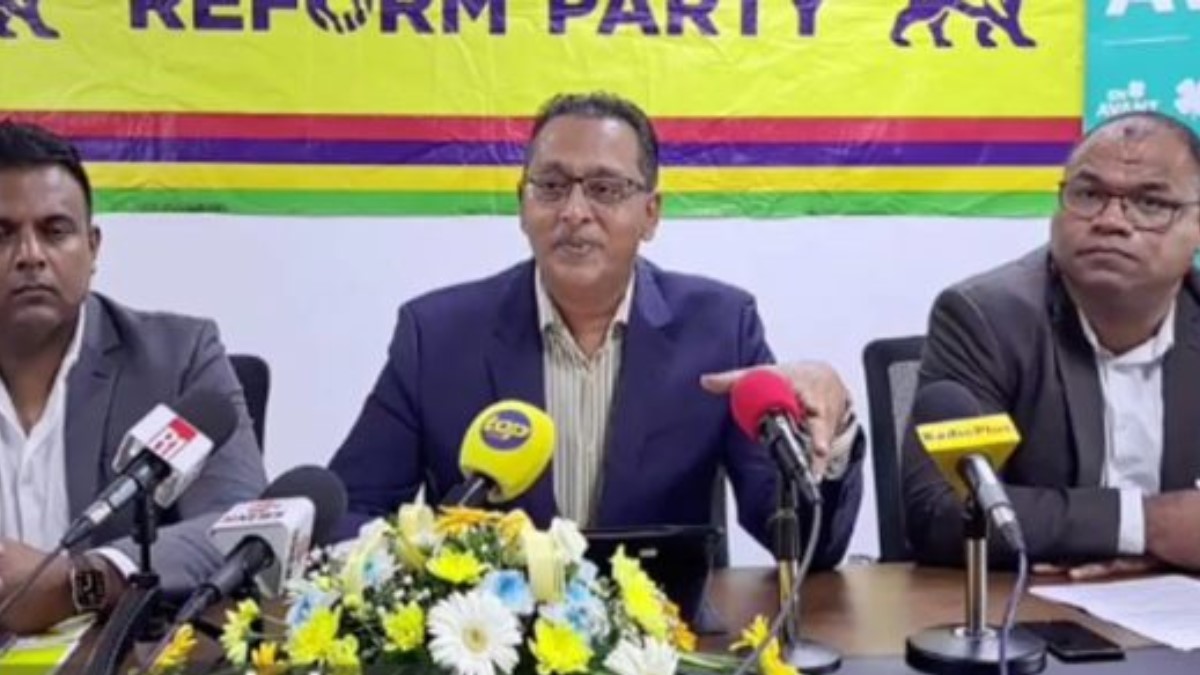 Alliance Shattered: En Avant Moris Divorces Reform Party