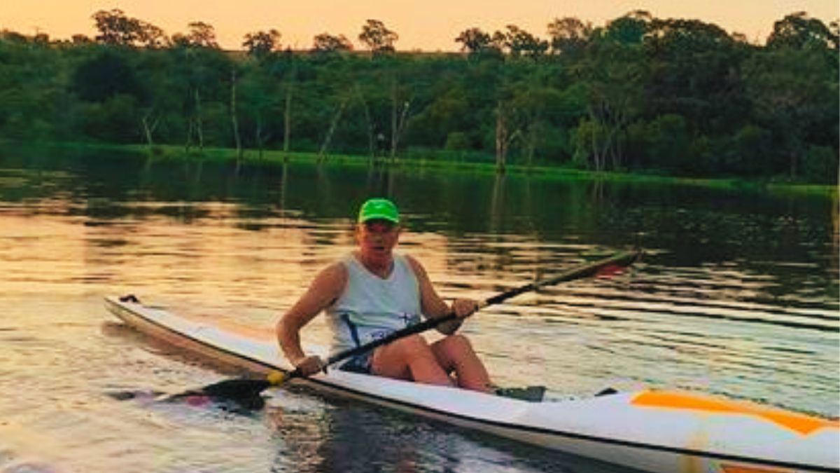 62-year-old paddles around Mauritius to raise funds for terminally ill children