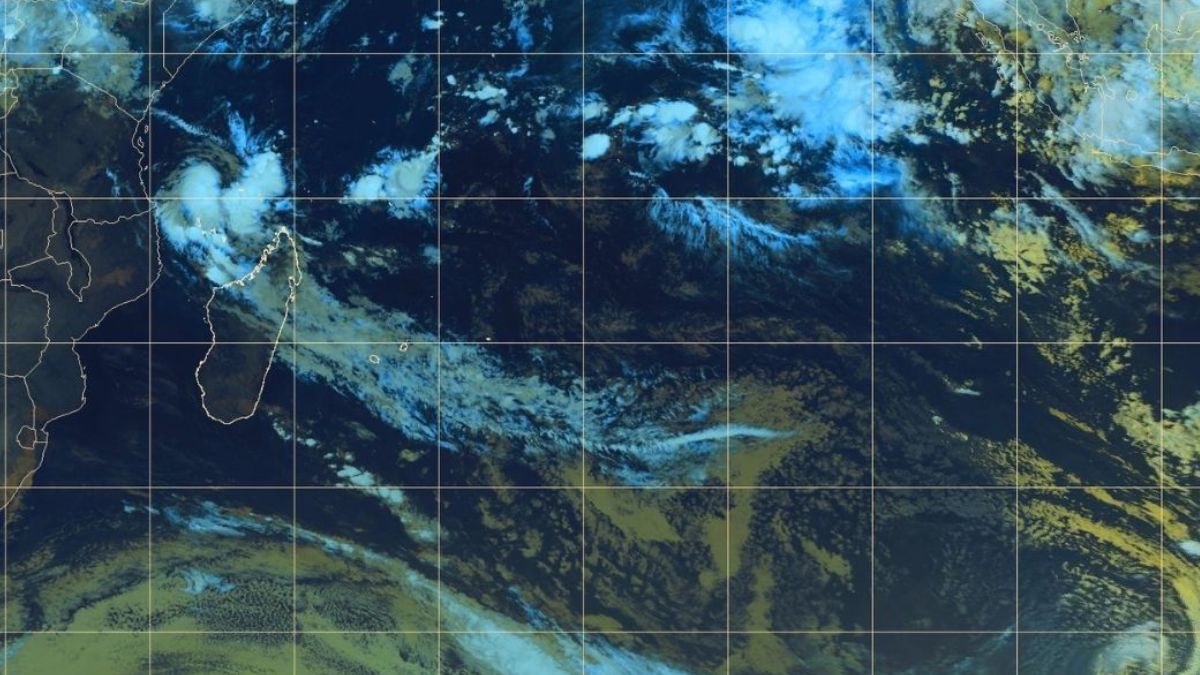 Storm Hidaya Spares Mascarene, 4m Waves Hit Mauritius