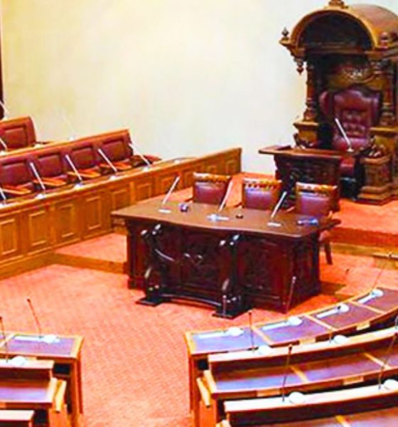 Trouble in Idyllic Mauritius: Look Up and See