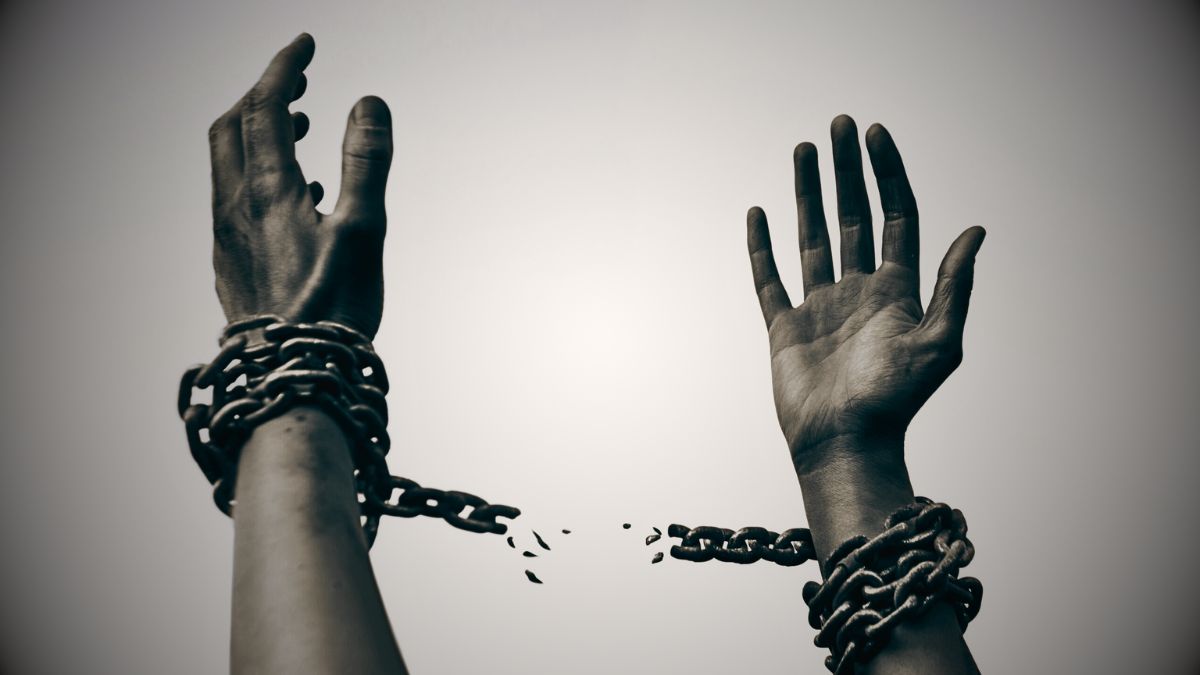 Mauritius to Middle East: 4 Pakistanis Caught in Human Trafficking