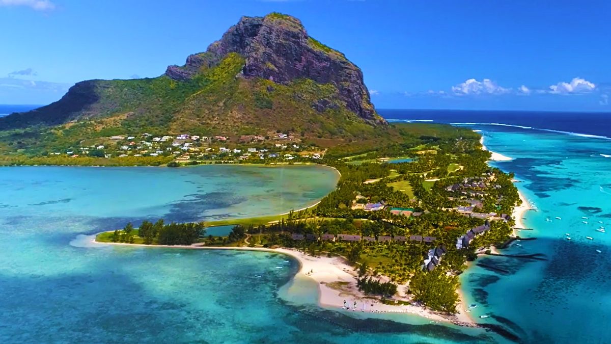 German Man, 20, Dies in Le Morne Hiking Accident