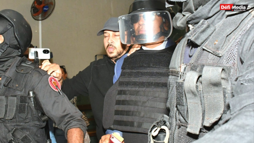 Angry Crowd Jeers Disgraced Ex-Cop Charged in Rs17Million Fraud Scheme