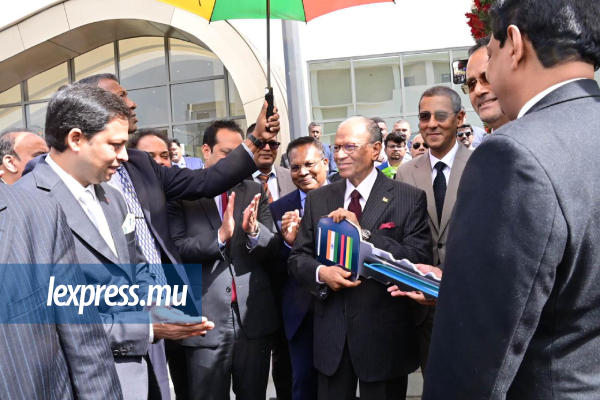 Mauritius Receives 10 New Electric Buses from India