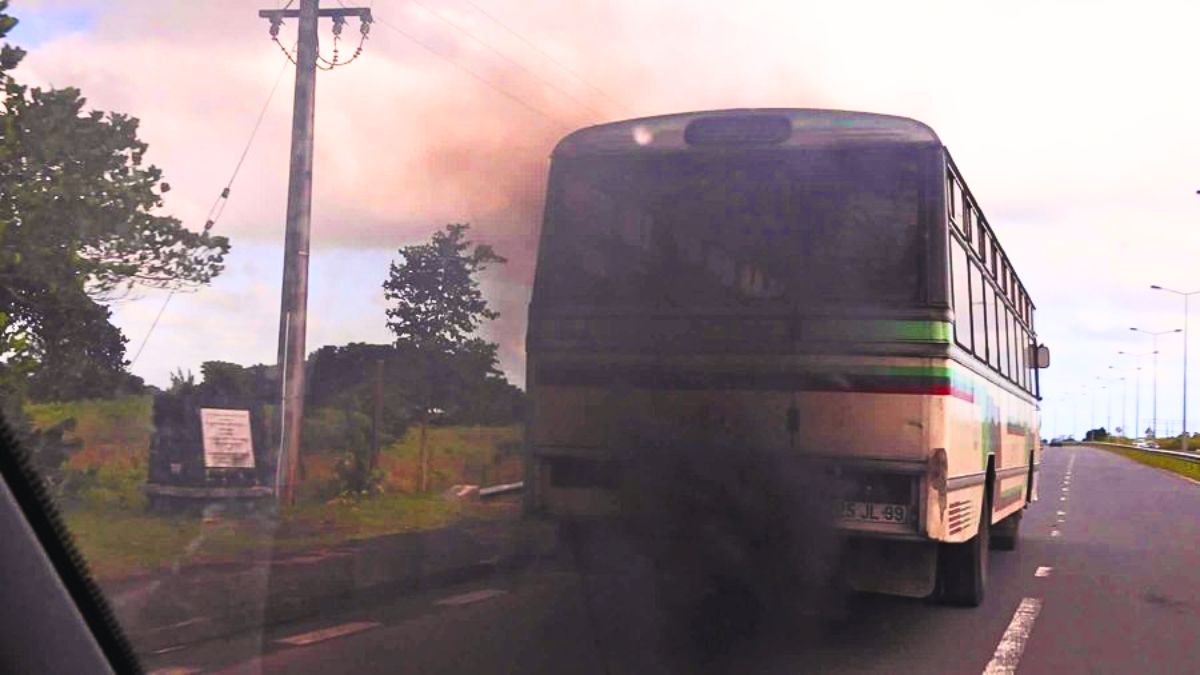 International Day of Clean Air: Rs 10,000 Fine Targets Polluting Vehicles in Mauritius