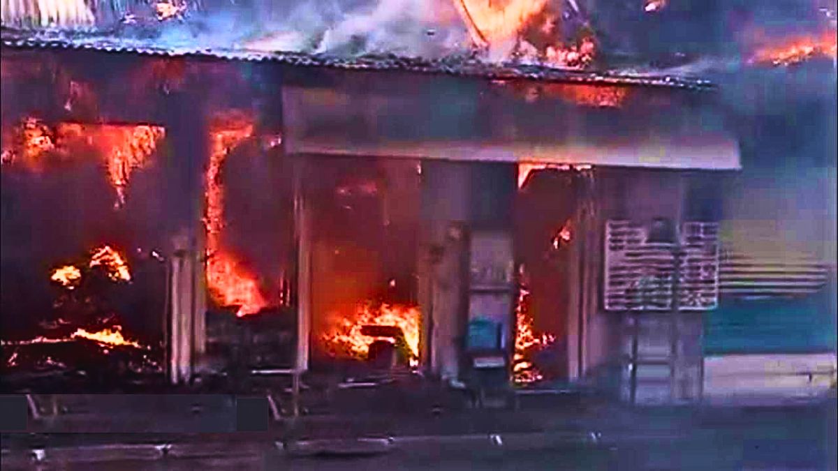 100-Year-Old Mahébourg Building Gutted by Fire