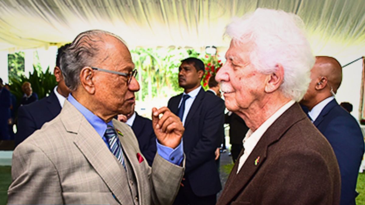 The 2 Government Leaders Remain Static After Inconclusive Discussion