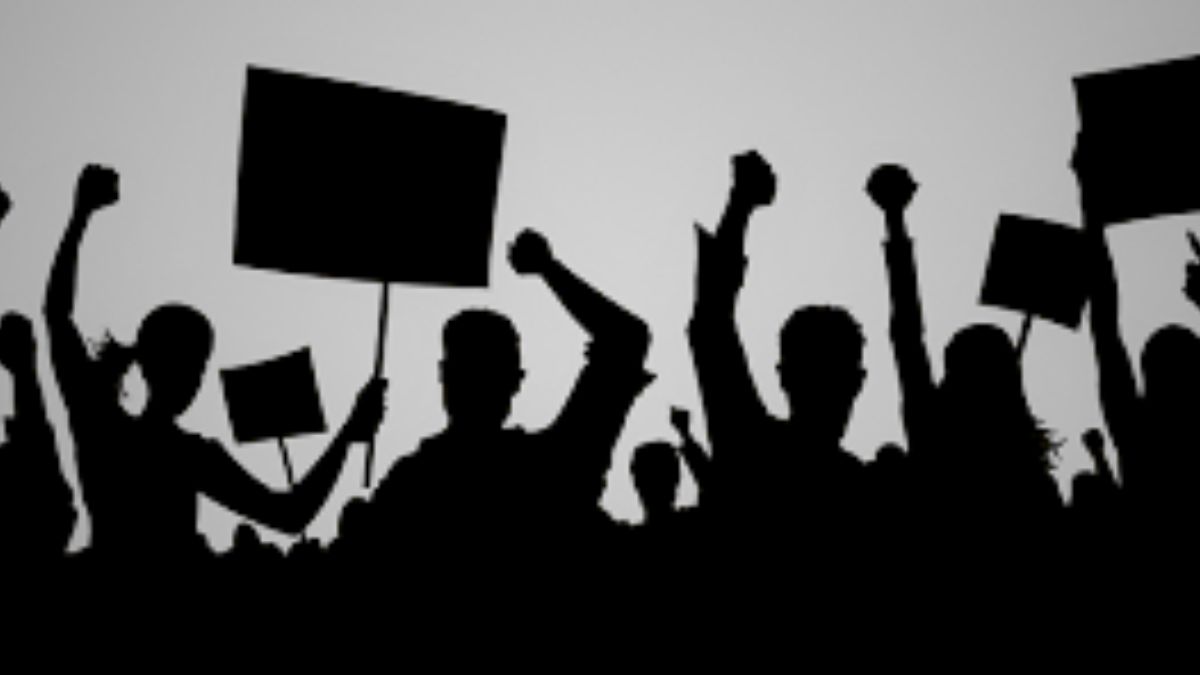 100s Join 20 km Mahébourg Rally Demanding Pension Return to 60