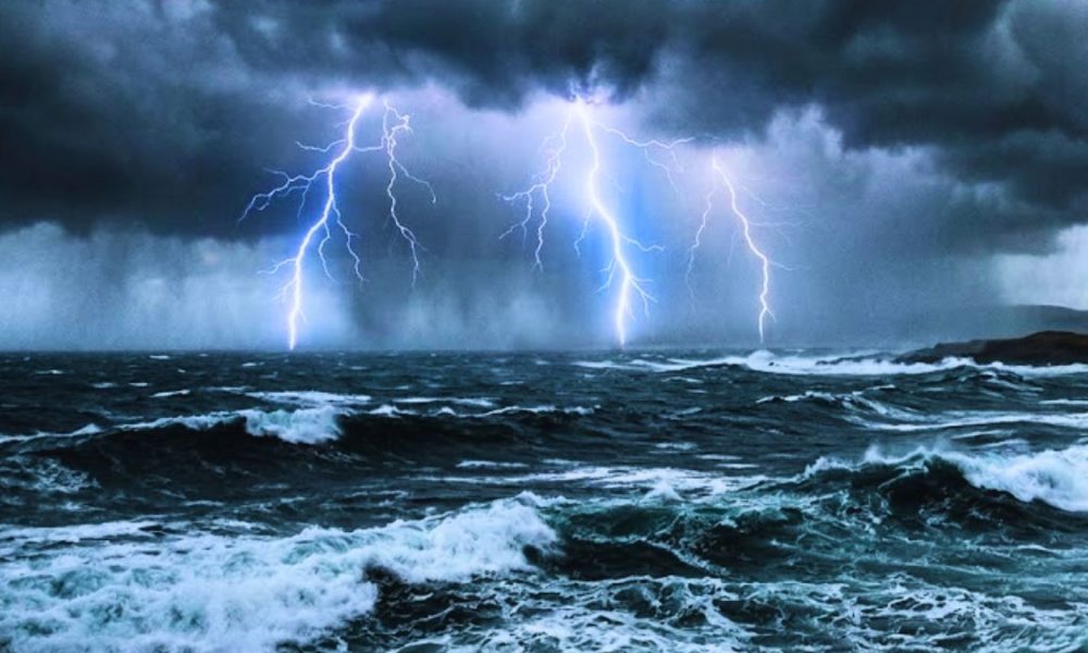 Severe Weather: 2.5 Metre Waves and Thunderstorms Prompt Urgent High Sea Ban