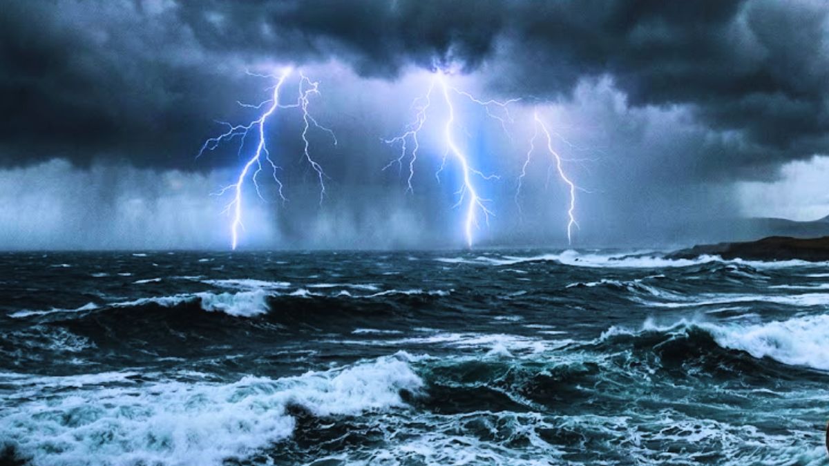 Severe Weather: 2.5 Metre Waves and Thunderstorms Prompt Urgent High Sea Ban