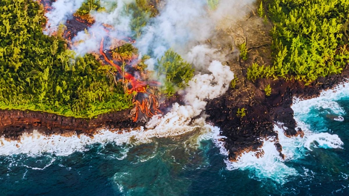 Réunion Island: Lava Hits Ocean for First Time in 19 Years at Piton de la Fournaise