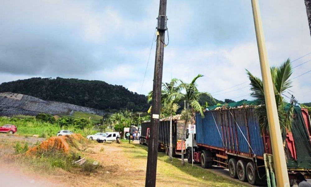 Lorry Blockade at Mare-Chicose Landfill Triggers Police Probe and Urgent Talks