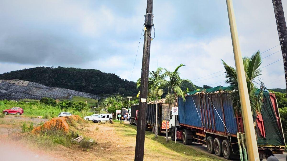 Lorry Blockade at Mare-Chicose Landfill Triggers Police Probe and Urgent Talks