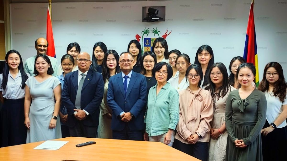 17 Chinese Volunteers Arrive to Bolster Modern Chinese Teaching in Primary Schools