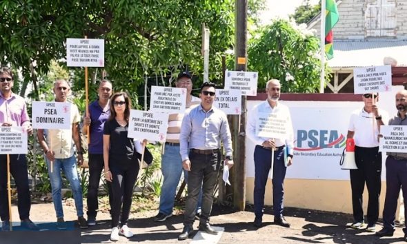 Private Teachers Protest In Beau-Bassin Over 1-Month Delay In Salary Payments