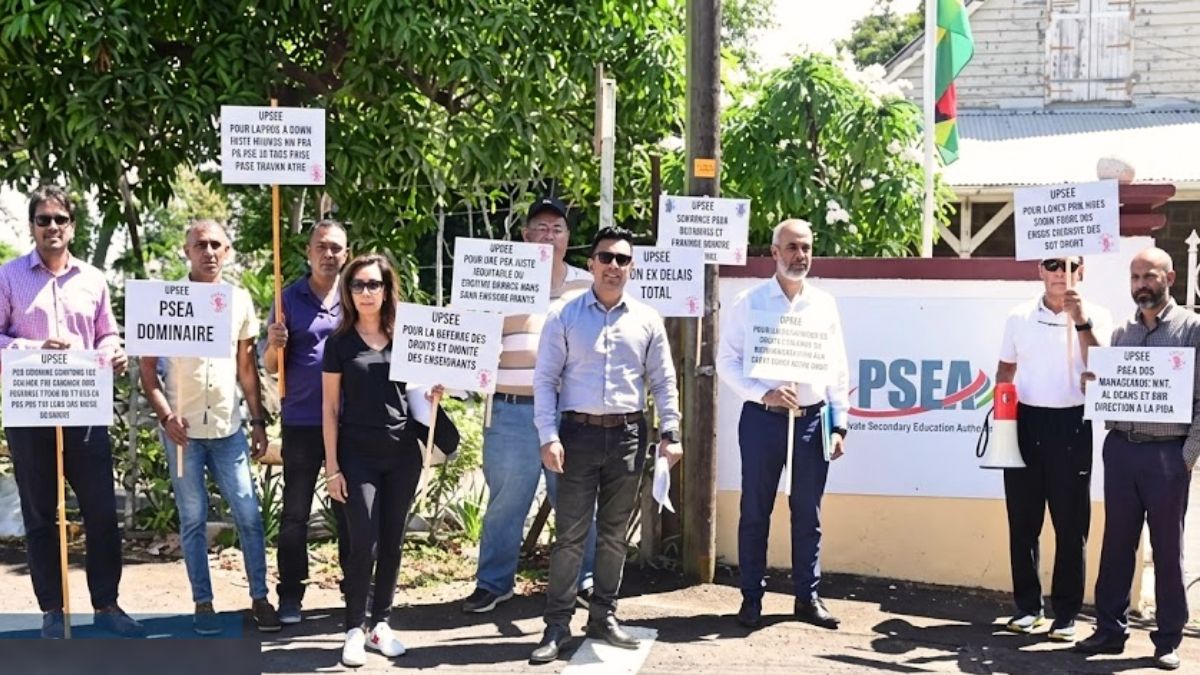 Private Teachers Protest In Beau-Bassin Over 1-Month Delay In Salary Payments